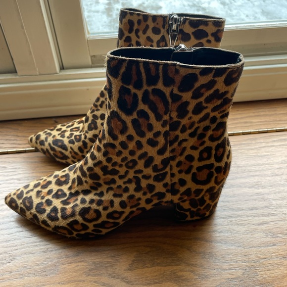 Dolce Vita leopard print ankle boots. - Picture 5 of 5